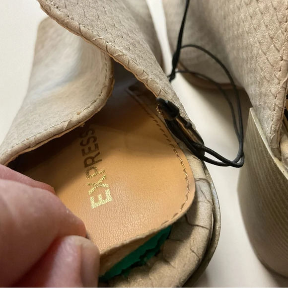 Express Womens Shoes Size 10 Open Toe Sandals Tan - Picture 3 of 11